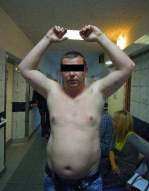 Nakłanianie do prostytucji, nielegalny handel alkoholem i papierosami na linii Polska - Anglia? Rutkowski bierze pod ochronę Martę, która nie może poradzić sobie z gnębiącym ją Robertem K. 