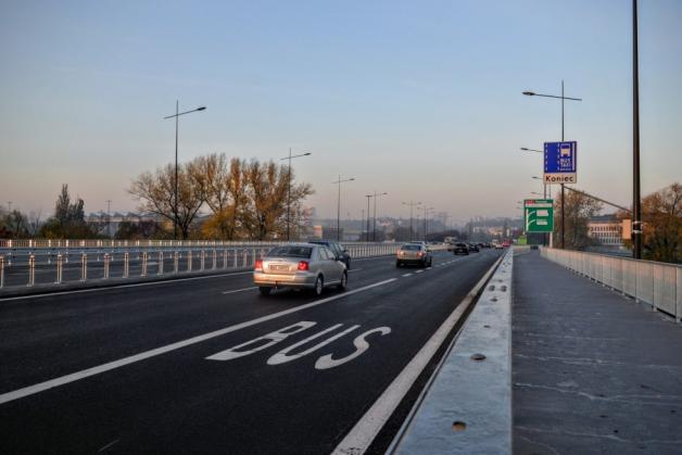 Most Łazienkowski otwarty. Jeździ się jak po maśle