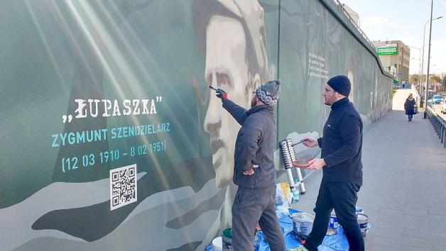 Gdańsk: Oszczerczy napis na muralu Żołnierzy Wyklętych usunięty