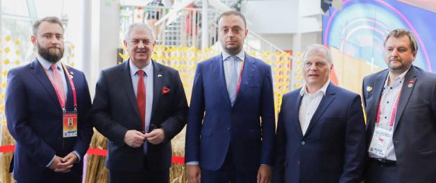 Expo 2020 w Dubaju: ważne spotkania wiceministra Piechowiaka z przedstawicielami Ukrainy oraz Egiptu i Nigerii